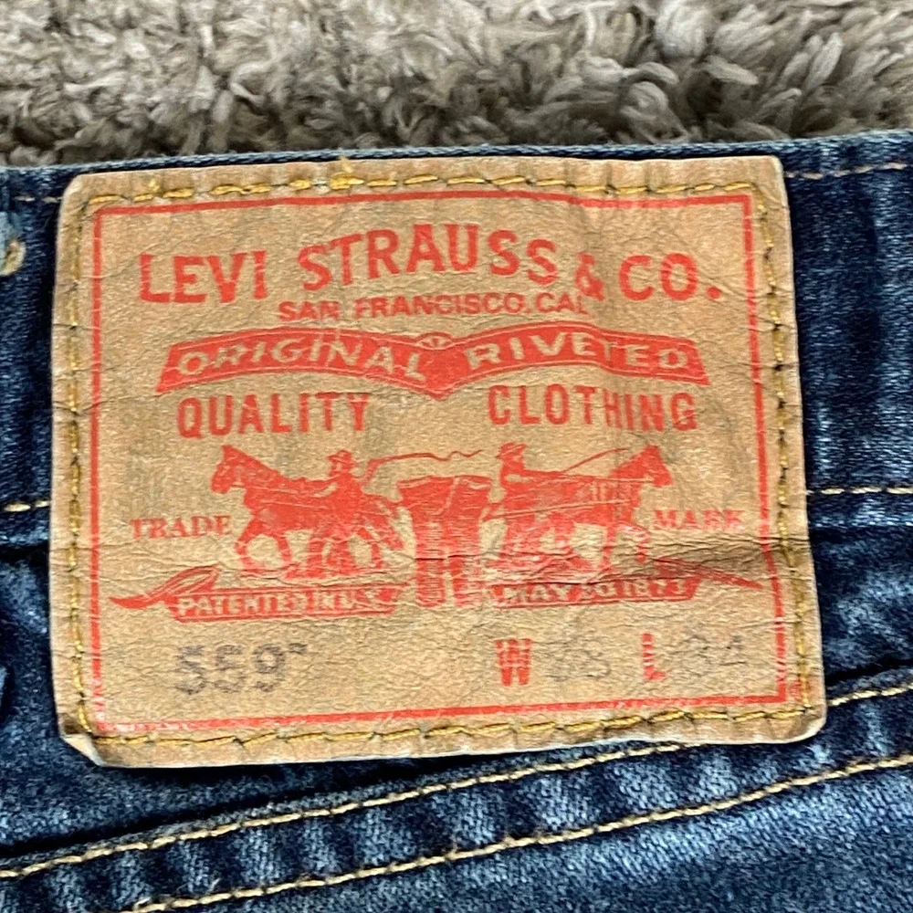 Levis measurements waist